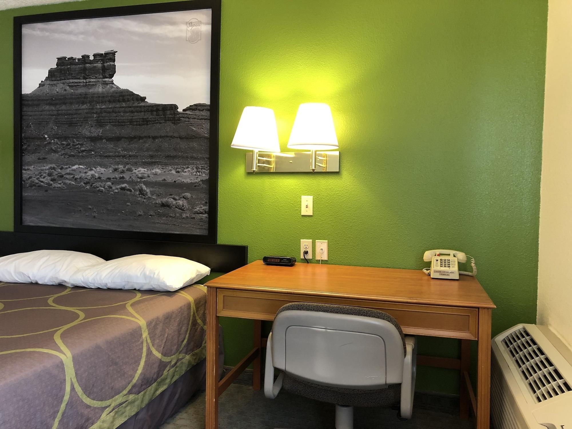 Motel Super 8 By Wyndham Price Extérieur photo