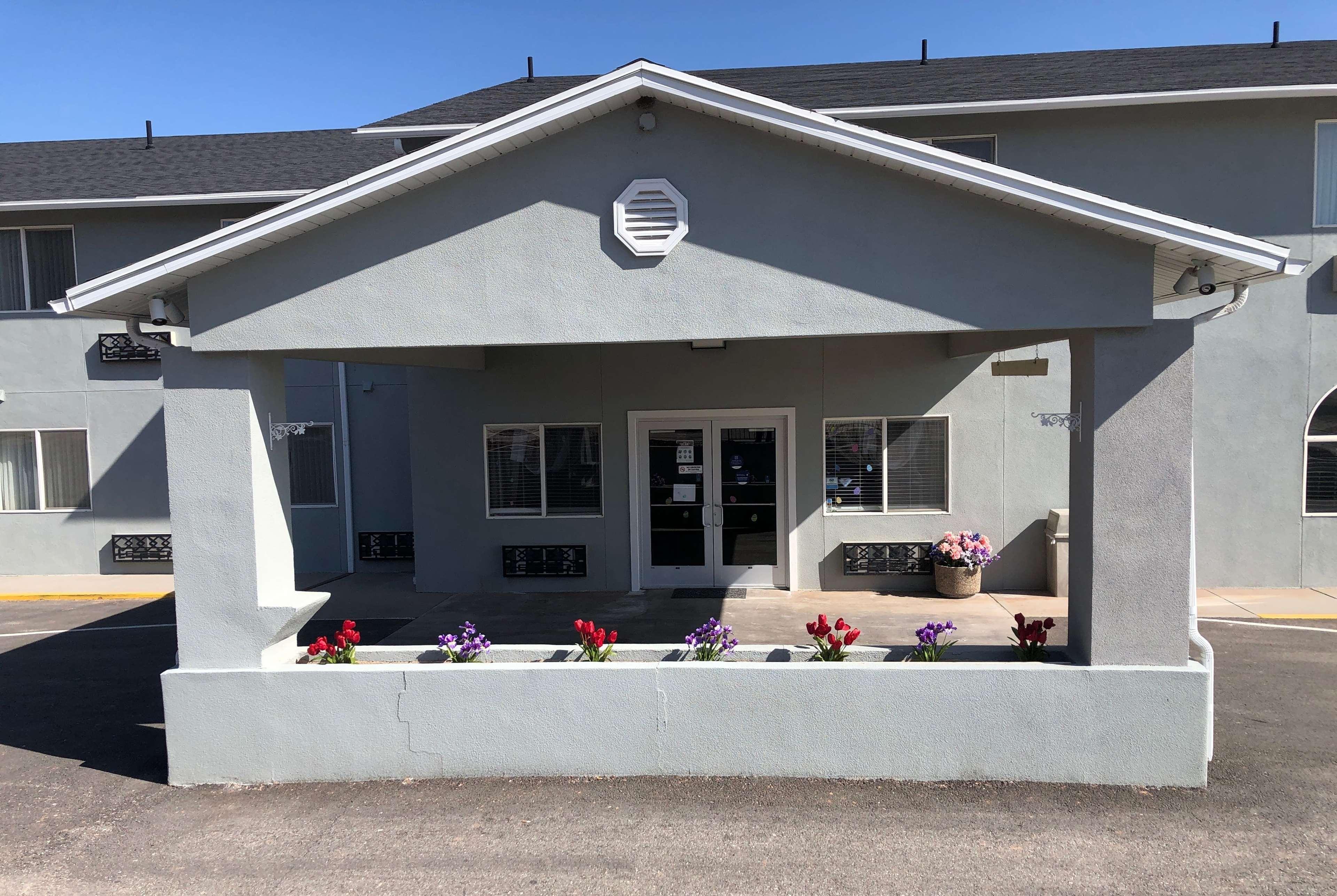 Motel Super 8 By Wyndham Price Extérieur photo