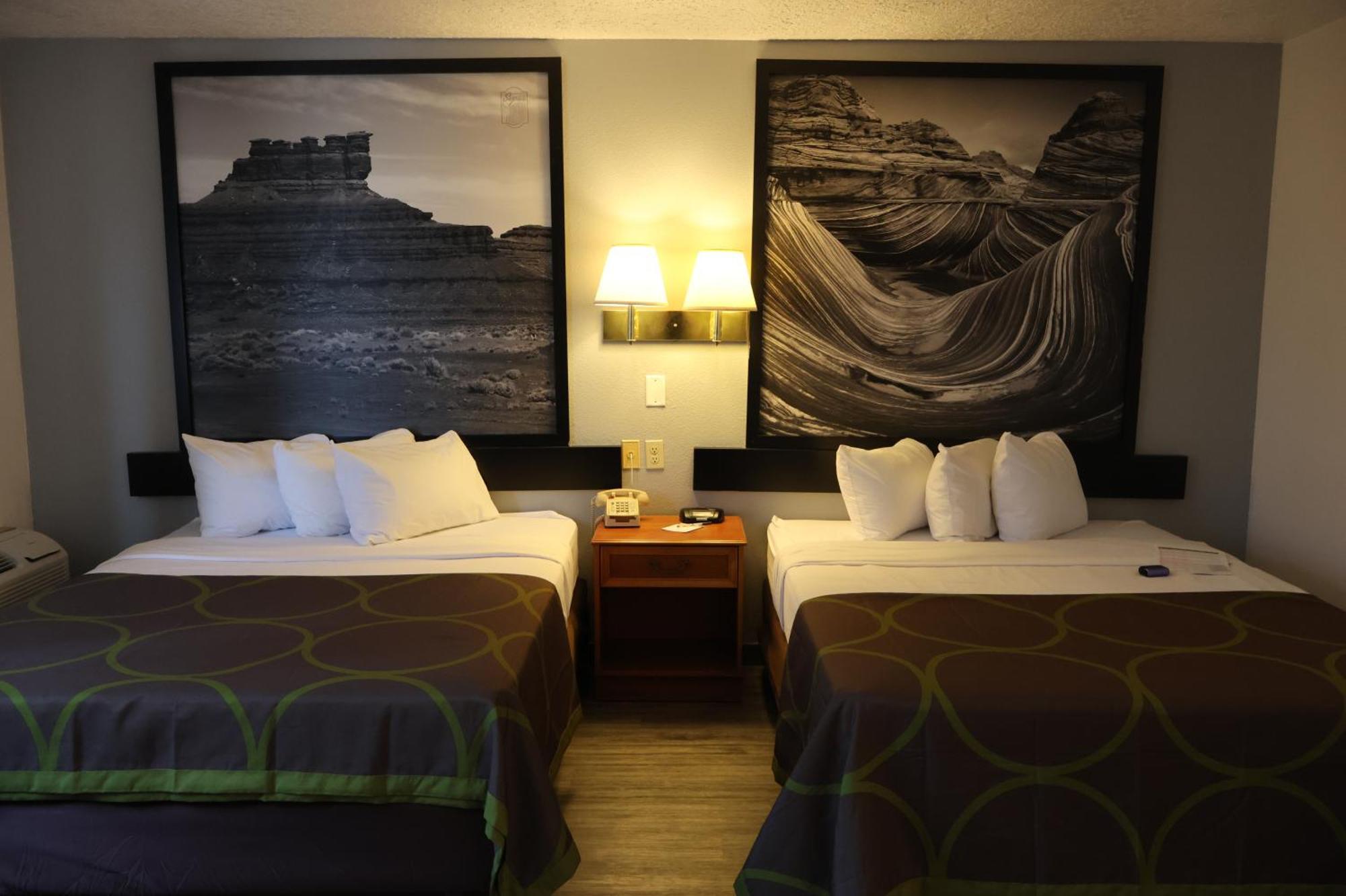 Motel Super 8 By Wyndham Price Extérieur photo